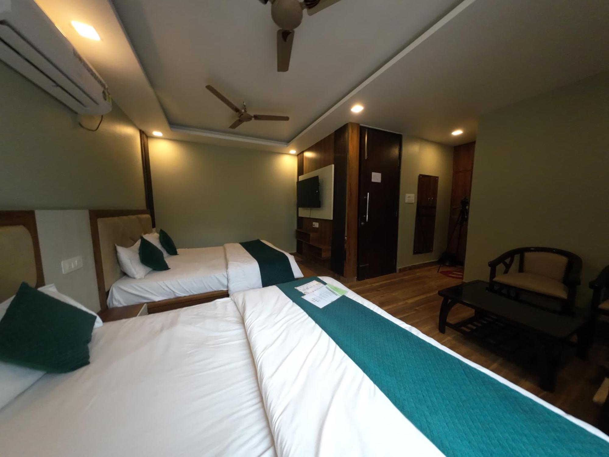 Hotel Hostel Vimal Ganga Rishikesh Exterior photo