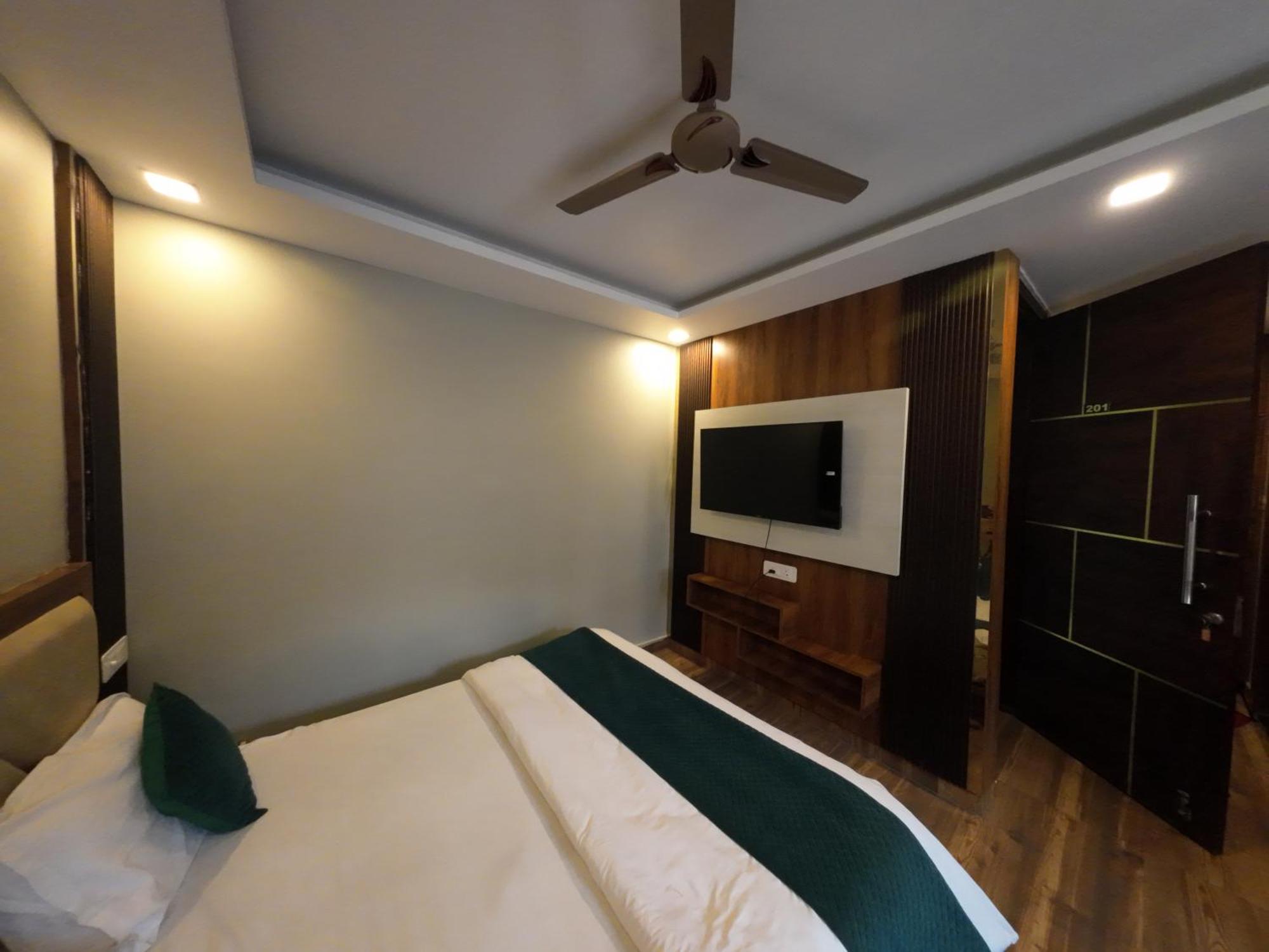 Hotel Hostel Vimal Ganga Rishikesh Exterior photo